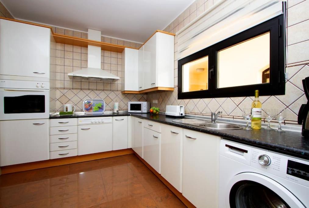 Riviera Park 2B, Central 2 Bed Puerto del Carmen  Exteriér fotografie